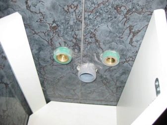 Montage d'un lavabo d'angle avec meuble