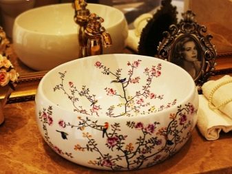 Biała porcelanowa okrągła umywalka do łazienki