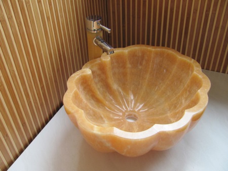 Lavabo d'angle en onyx